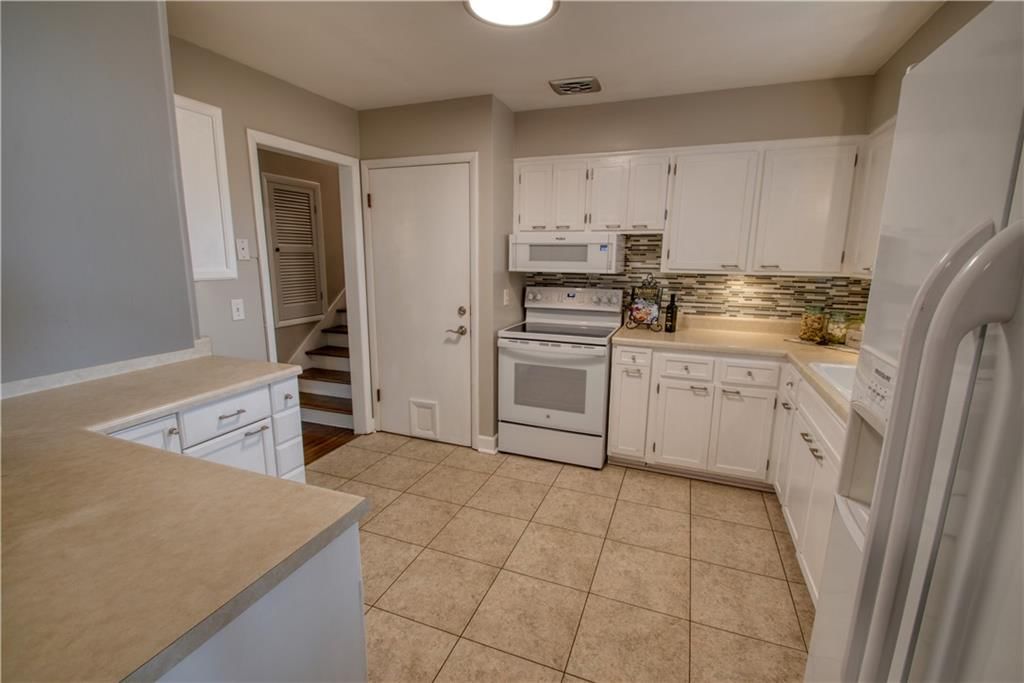 9104 W 69th Street — photo 9