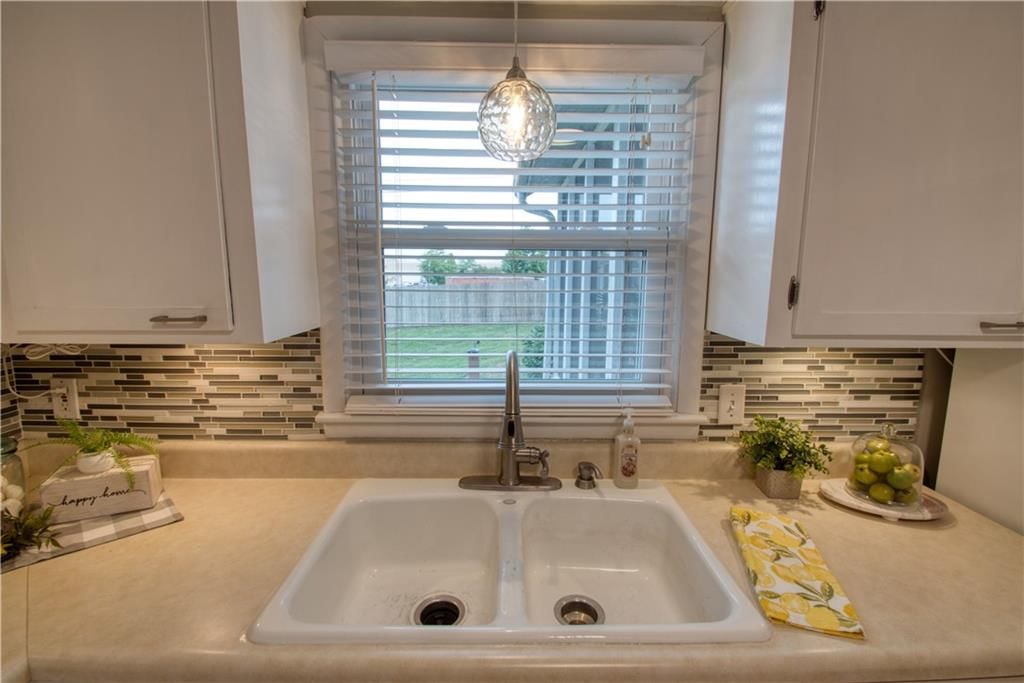 9104 W 69th Street — photo 10
