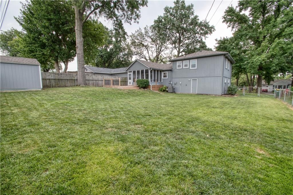 9104 W 69th Street — photo 24