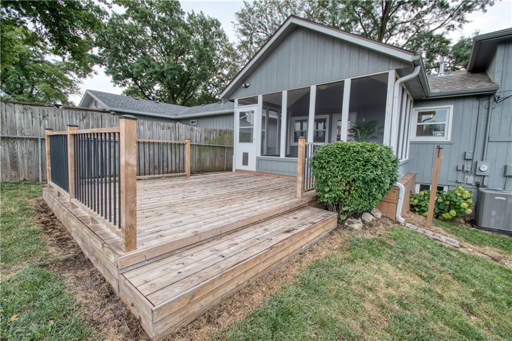 9104 W 69th Street — photo 25