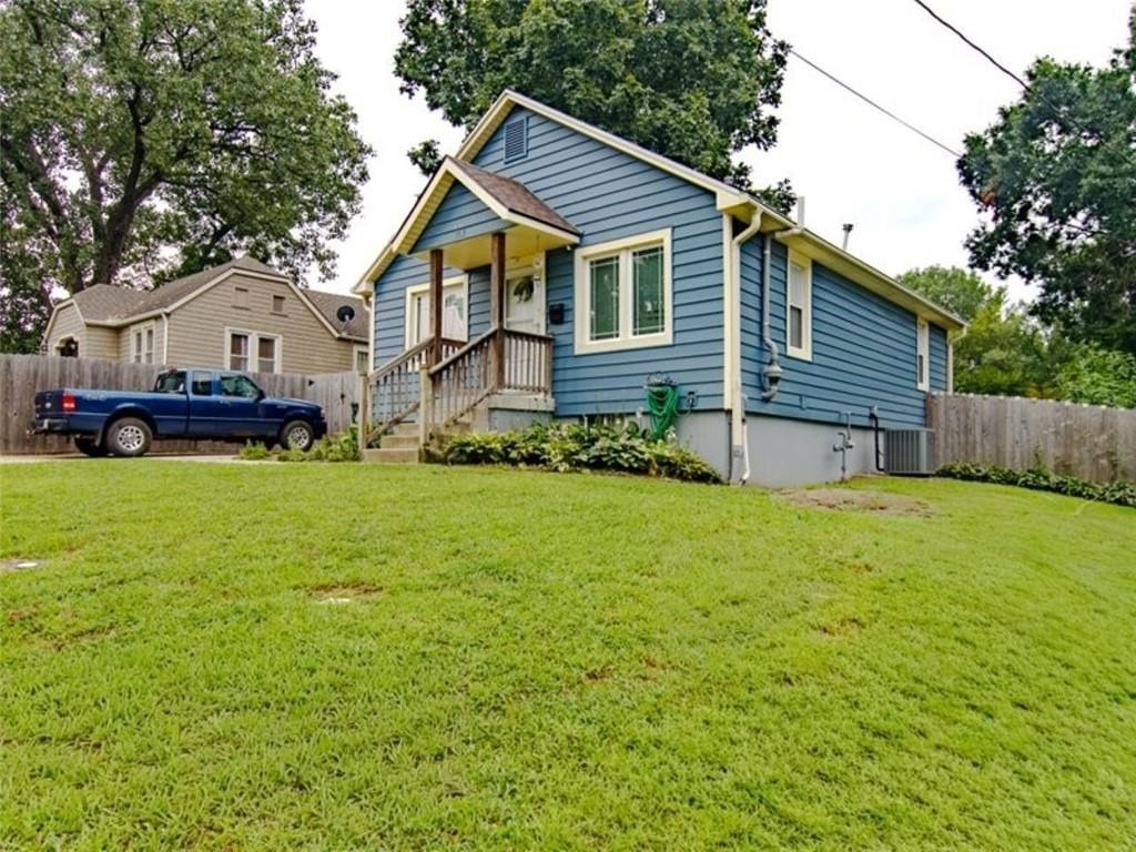 103 E Myrtle Street E — photo 2
