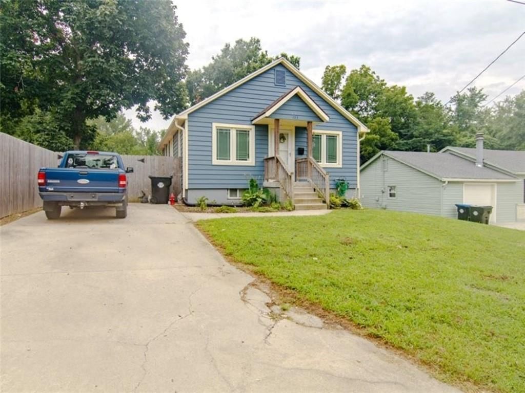 103 E Myrtle Street E — photo 3