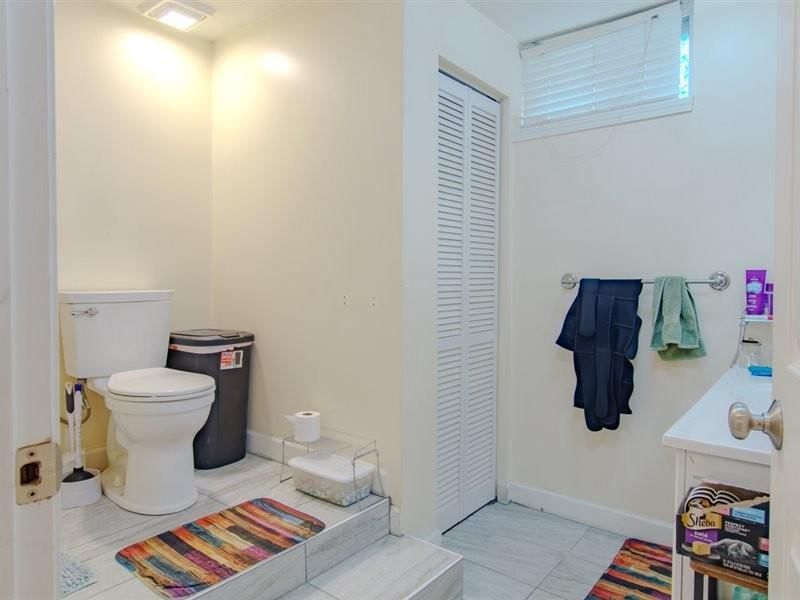 103 E Myrtle Street E — photo 28