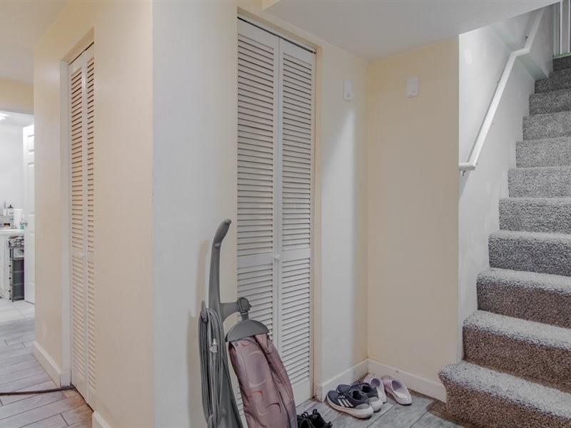103 E Myrtle Street E — photo 35