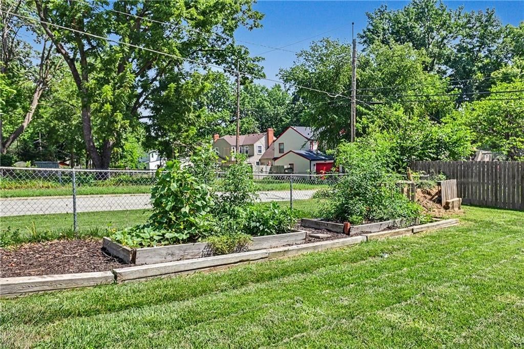7403 Campbell Street — photo 38
