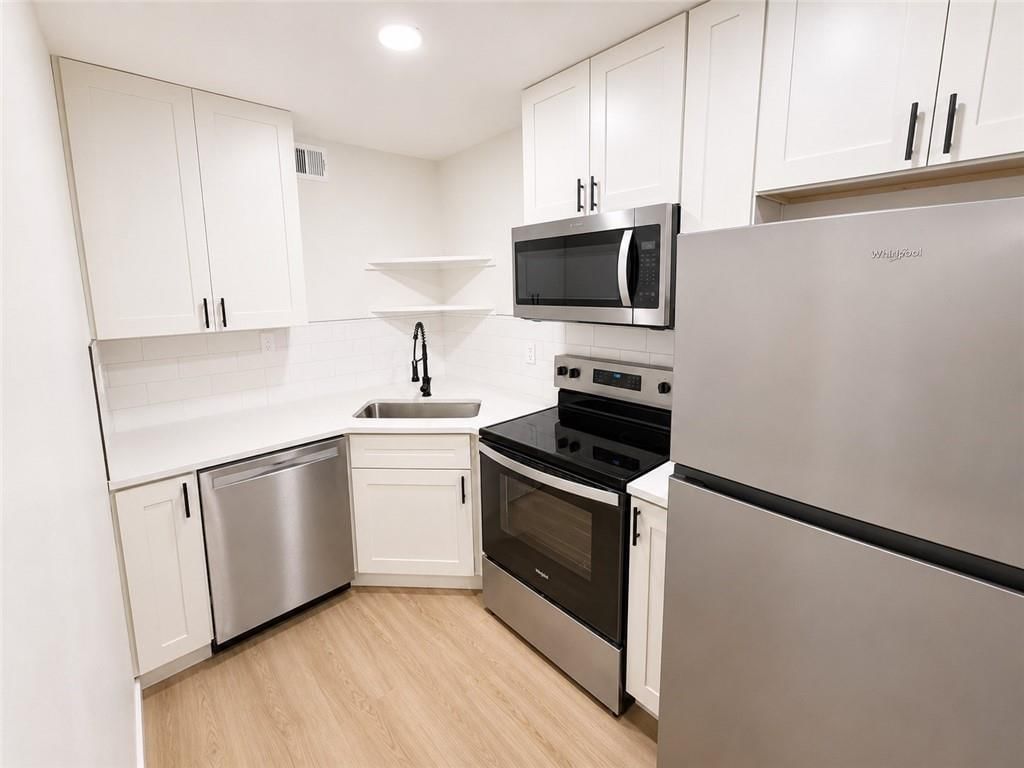 680 N PINE Street — photo 5