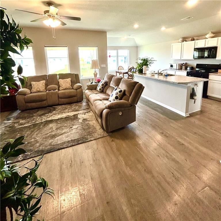 640 Lanesfield Street — photo 3