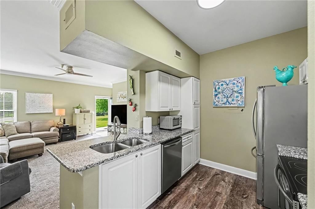 11607 Tomahawk Creek Parkway — photo 9