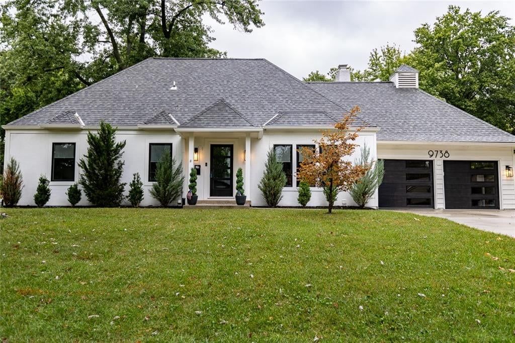 9738 Howe Drive, Overland Park, KS: listing photo 2