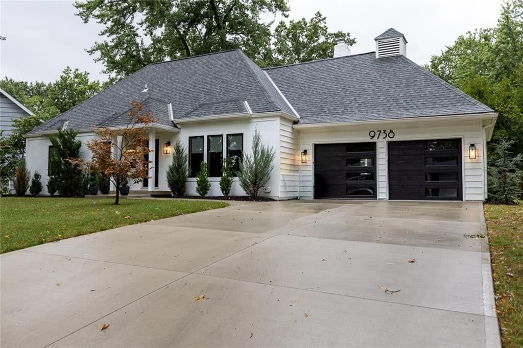 Photo 5 of 50, 9738 Howe Drive, Overland Park, KS 66206