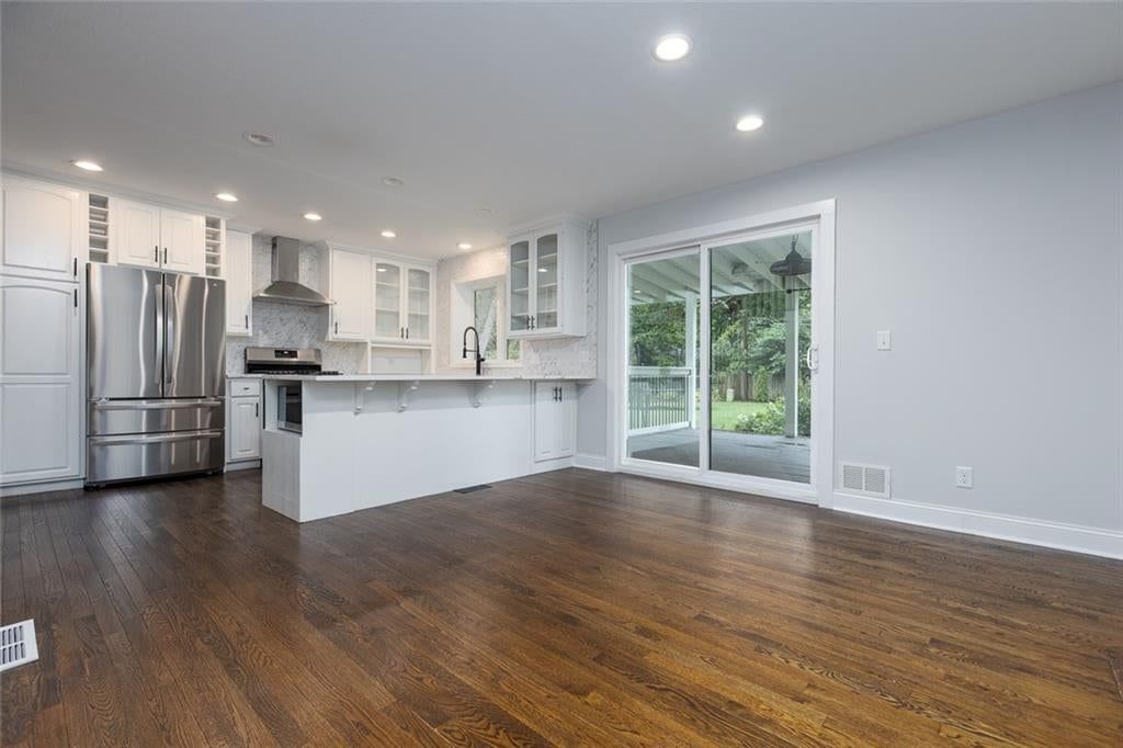 Photo 10 of 50 - 9738 Howe Drive, Overland Park, KS 66206