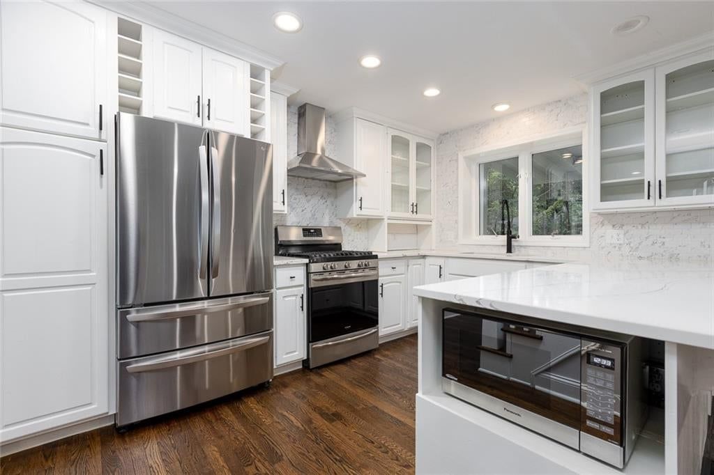 Photo 13 of 50 - 9738 Howe Drive, Overland Park, KS 66206