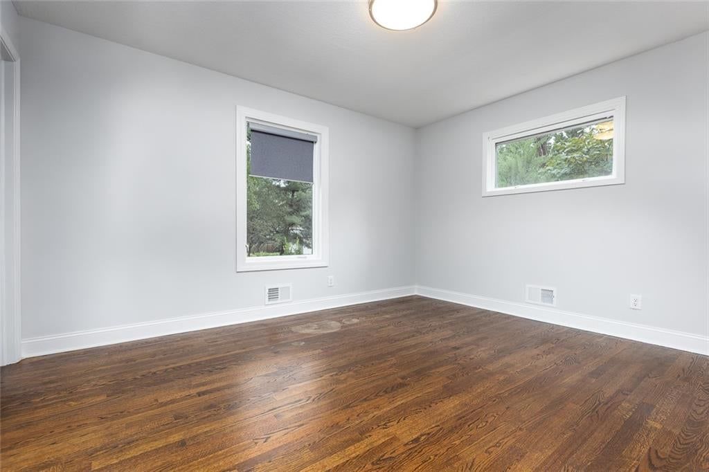Photo 17 of 50 - 9738 Howe Drive, Overland Park, KS 66206