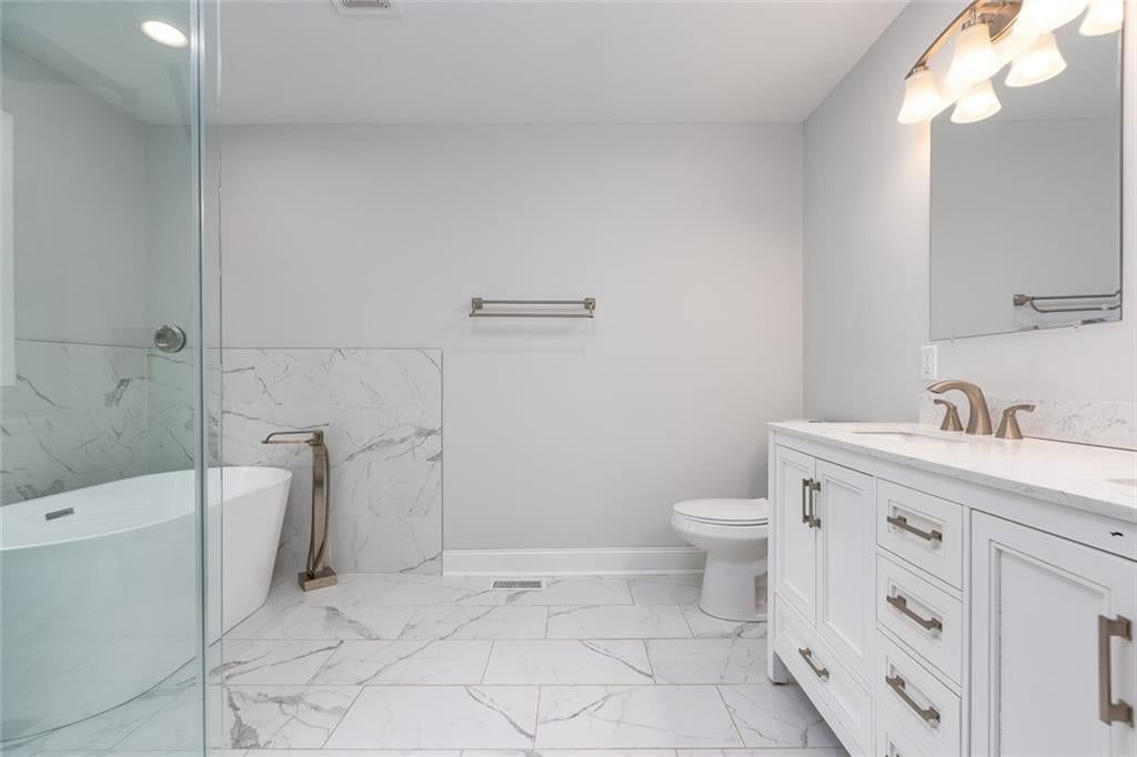 Photo 21 of 50 - 9738 Howe Drive, Overland Park, KS 66206