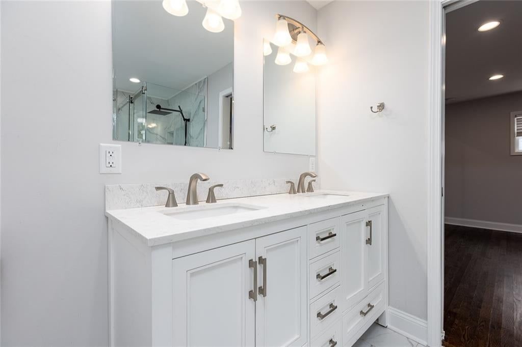 Photo 23 of 50 - 9738 Howe Drive, Overland Park, KS 66206