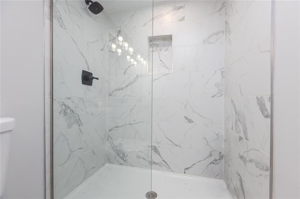Photo 35 of 50 - 9738 Howe Drive, Overland Park, KS 66206