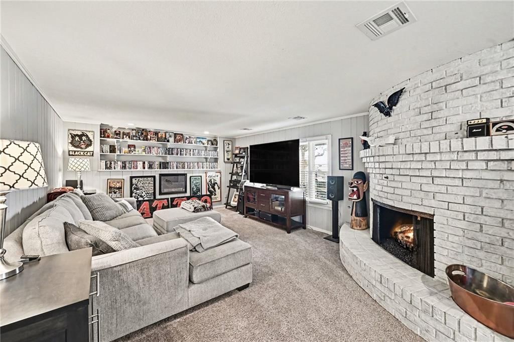 426 N Winnebago Drive — photo 6