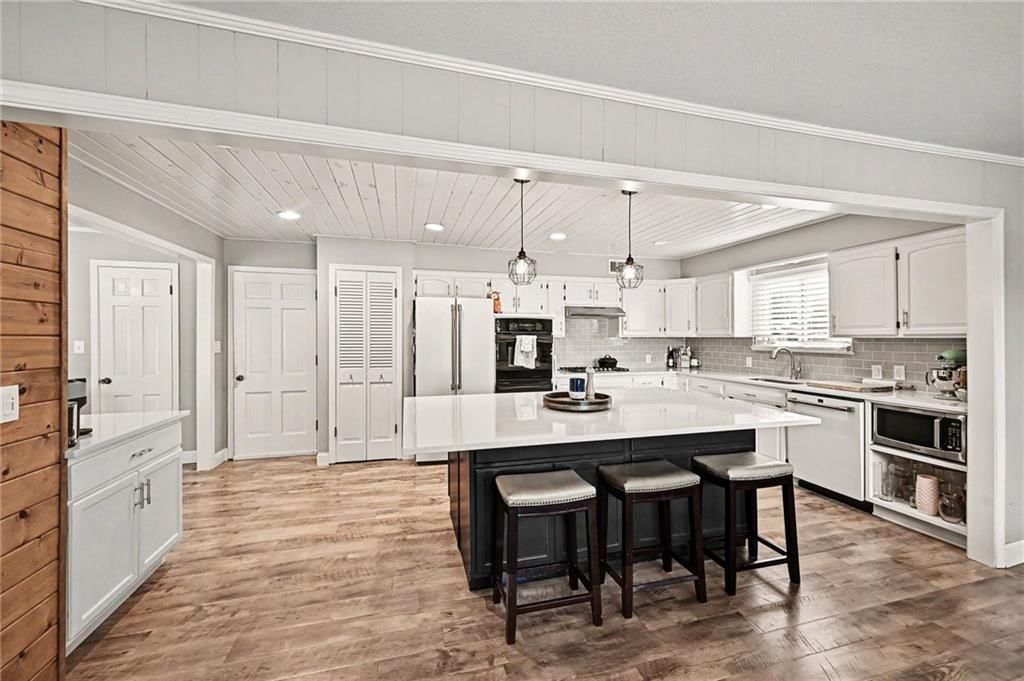 426 N Winnebago Drive — photo 10