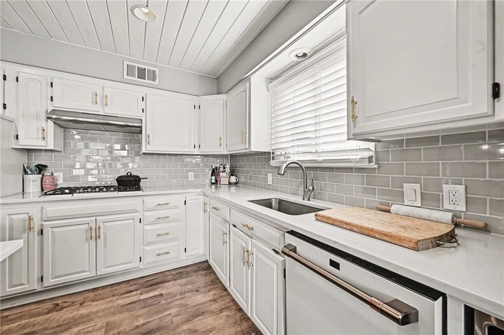 426 N Winnebago Drive — photo 12