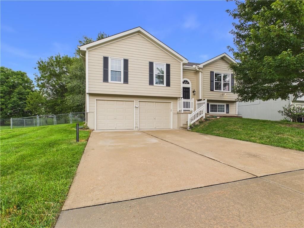 16407 Harris Avenue — photo 2