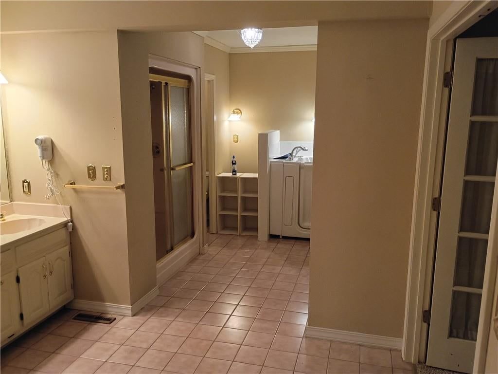 506 Elmwood Lane, Pittsburg, KS