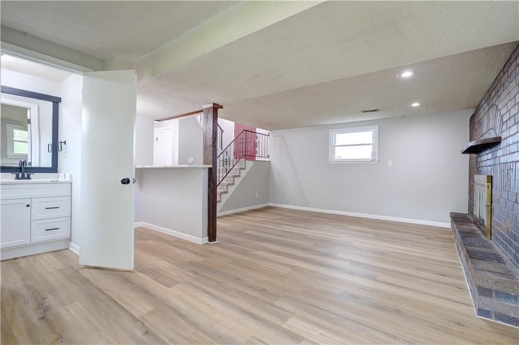 11015 Crooked Road — photo 29