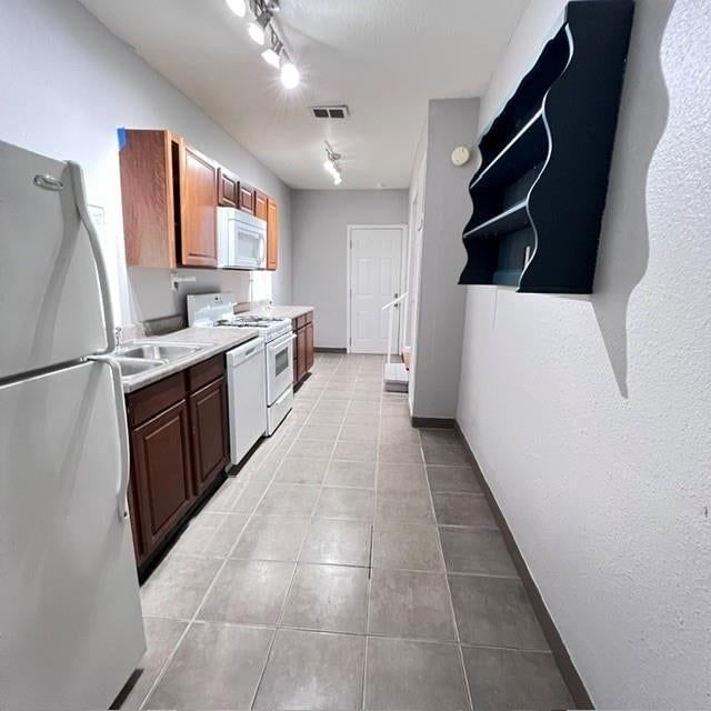 8249 Ward Parkway — photo 16