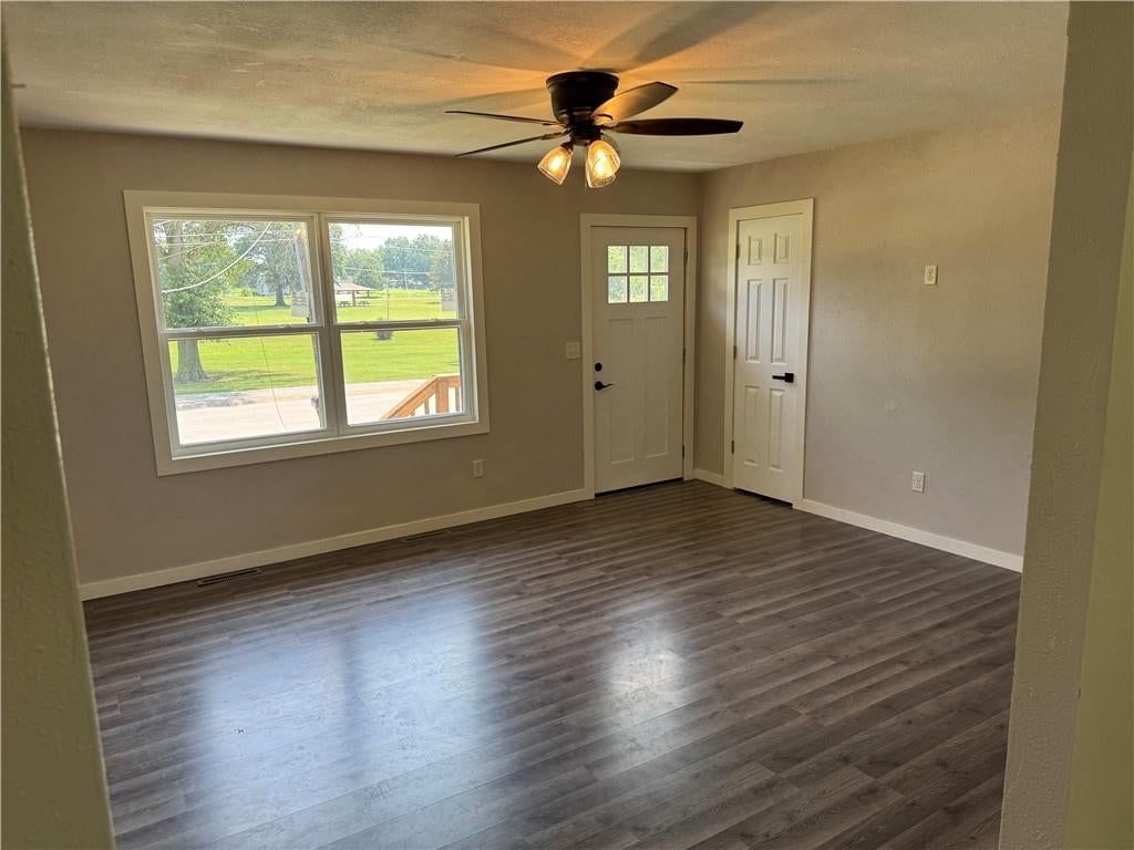 818 S High Street — photo 15
