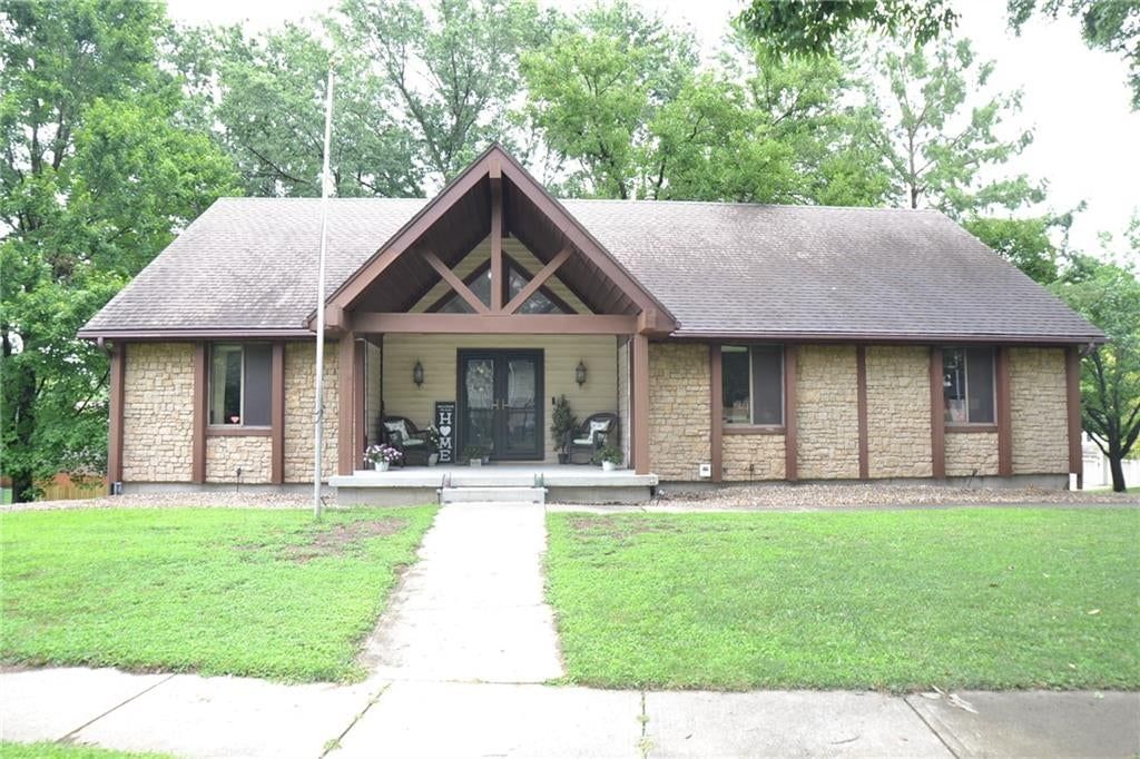 8001 N Lydia Avenue — photo 1