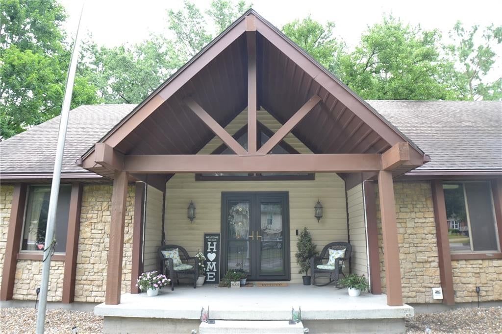 8001 N Lydia Avenue — photo 2