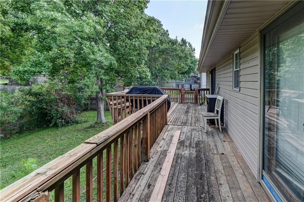 2400 NW 84th Terrace — photo 32