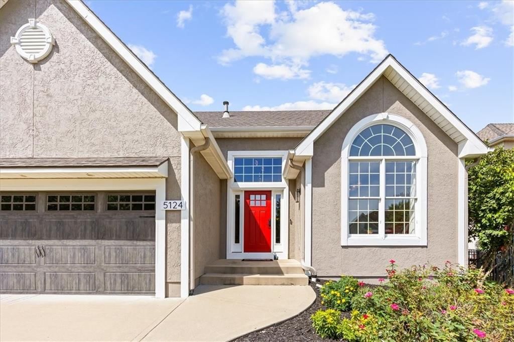 Photo 5 of 37 - 5124 W 159TH Terrace, Overland Park, KS 66085