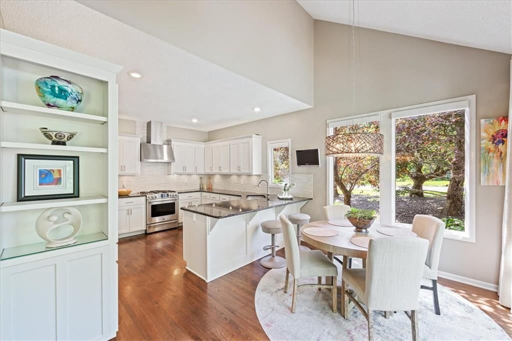 Photo 12 of 37 - 5124 W 159TH Terrace, Overland Park, KS 66085
