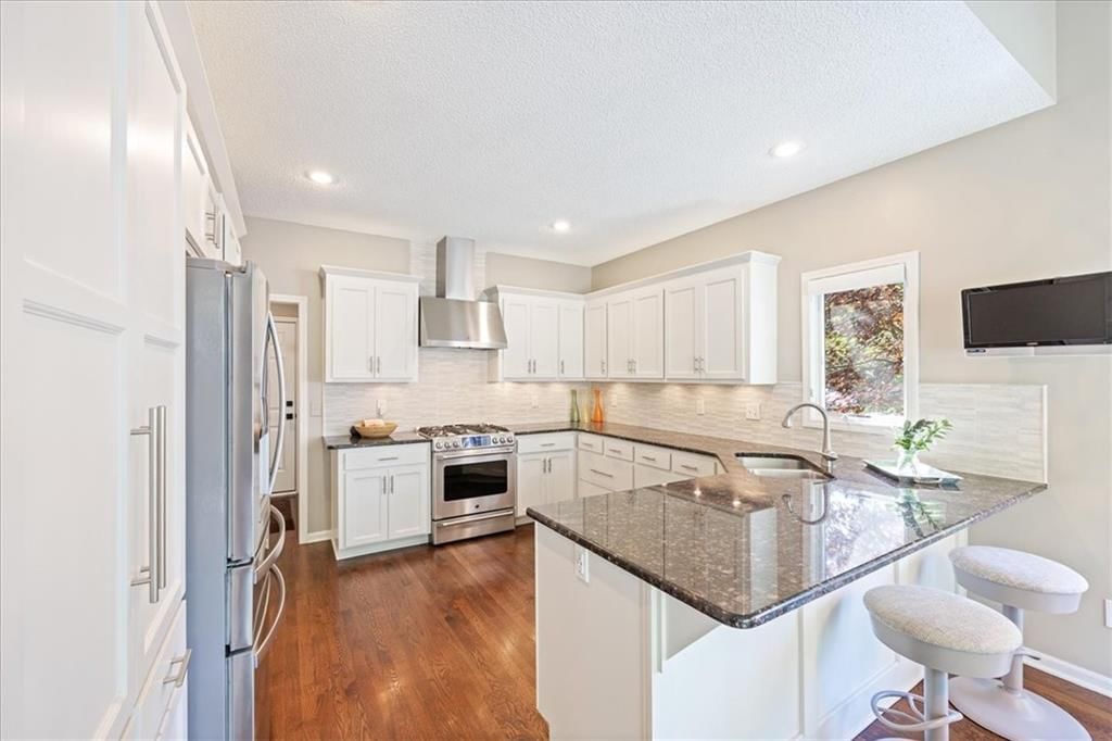 Photo 13 of 37 - 5124 W 159TH Terrace, Overland Park, KS 66085