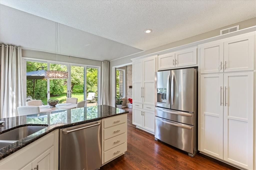 Photo 15 of 37 - 5124 W 159TH Terrace, Overland Park, KS 66085