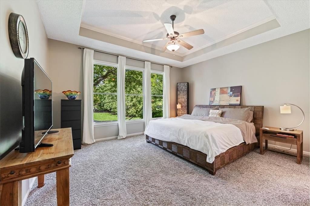 Photo 18 of 37 - 5124 W 159TH Terrace, Overland Park, KS 66085