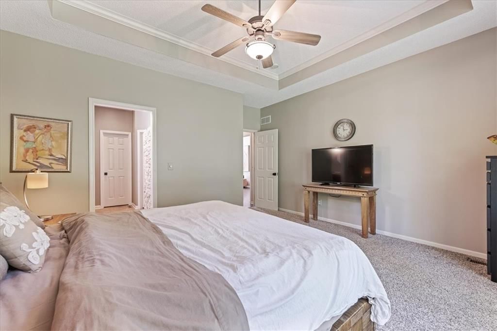 Photo 19 of 37 - 5124 W 159TH Terrace, Overland Park, KS 66085