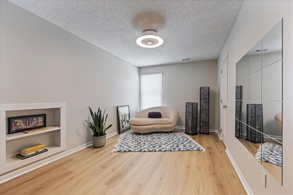 Photo 24 of 37 - 5124 W 159TH Terrace, Overland Park, KS 66085
