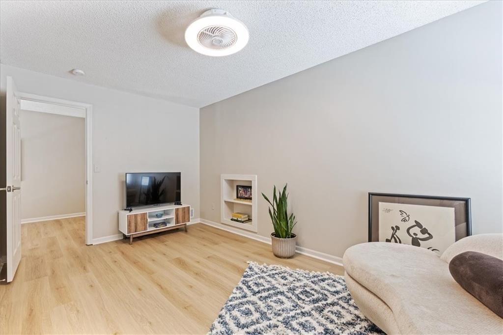 Photo 25 of 37 - 5124 W 159TH Terrace, Overland Park, KS 66085