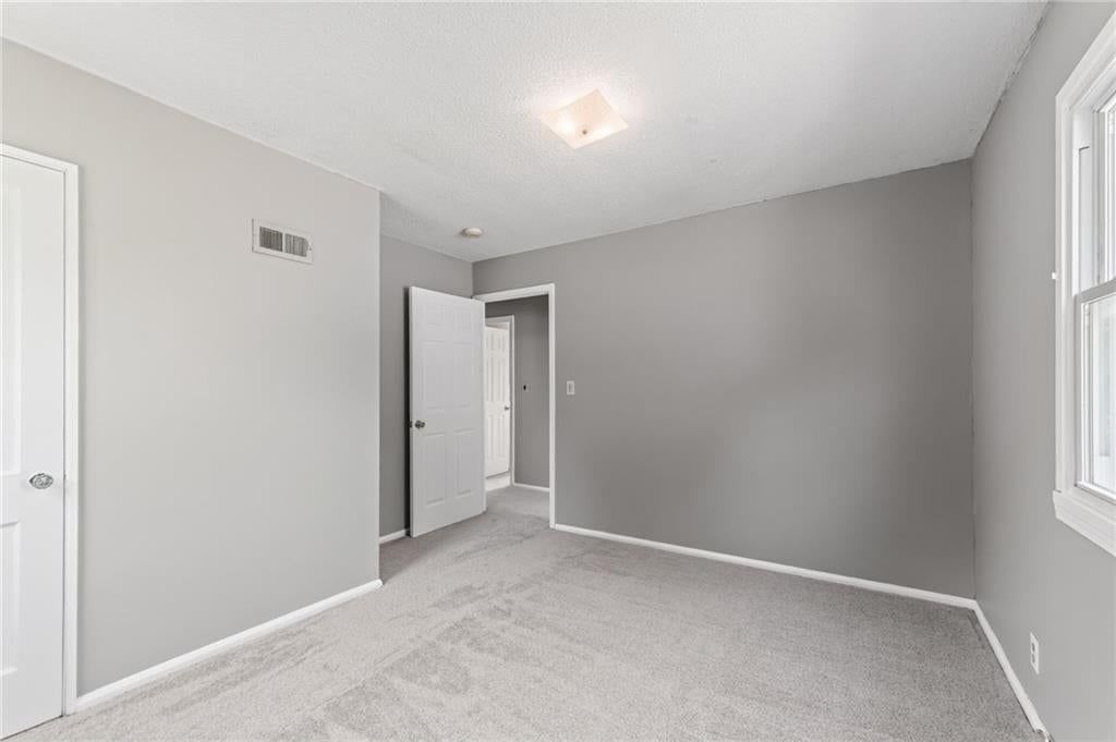 2412 NE 59th Terrace — photo 4