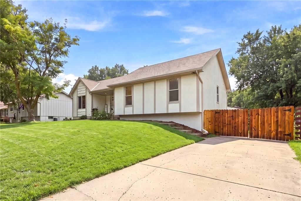 408 NW MOORE Street — photo 3