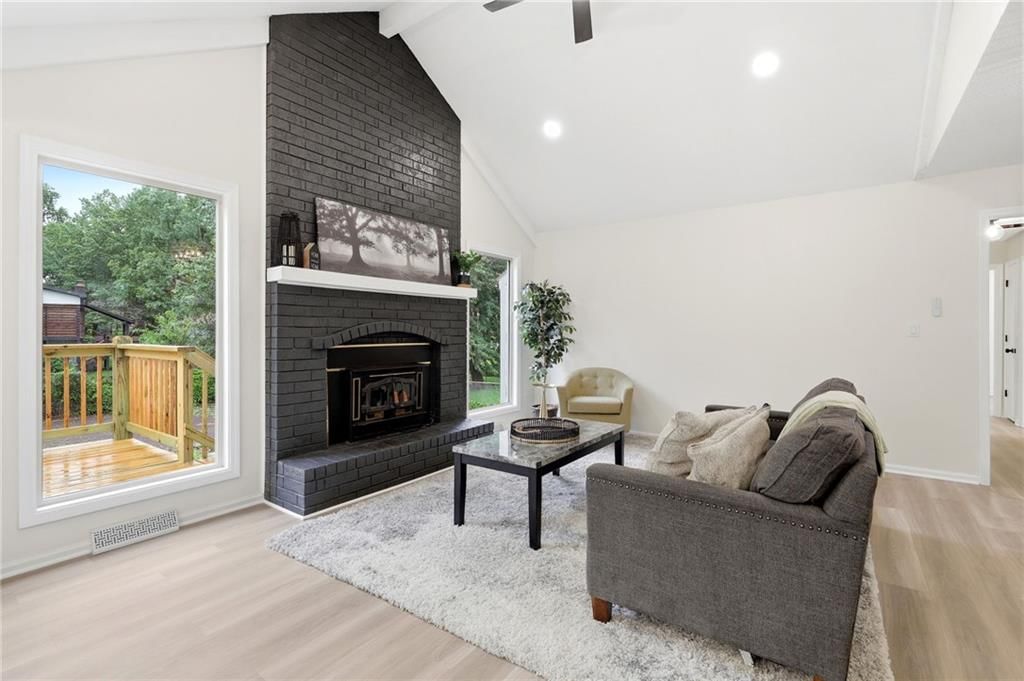 408 NW MOORE Street — photo 10