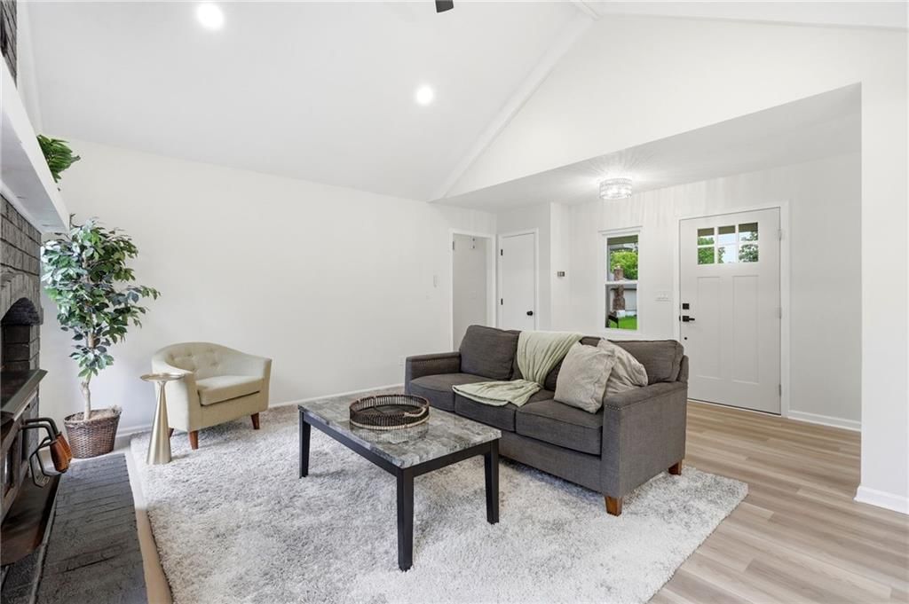 408 NW MOORE Street — photo 11