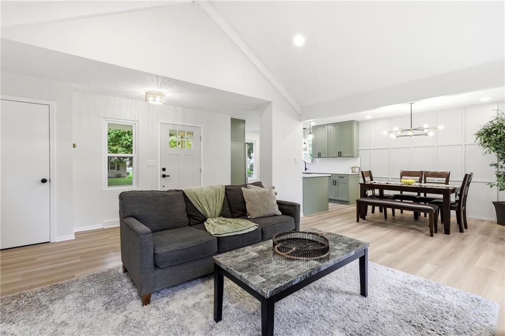 408 NW MOORE Street — photo 12