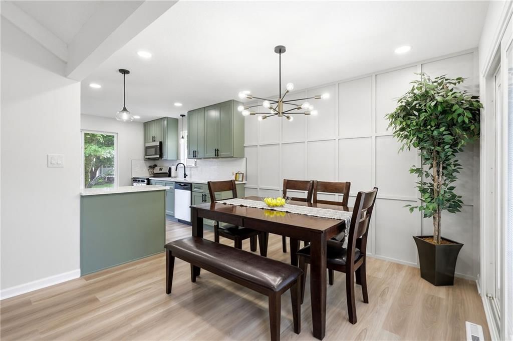 408 NW MOORE Street — photo 14