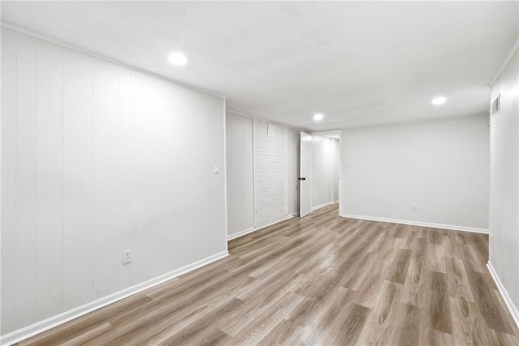 408 NW MOORE Street — photo 33