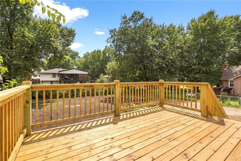 408 NW MOORE Street — photo 37