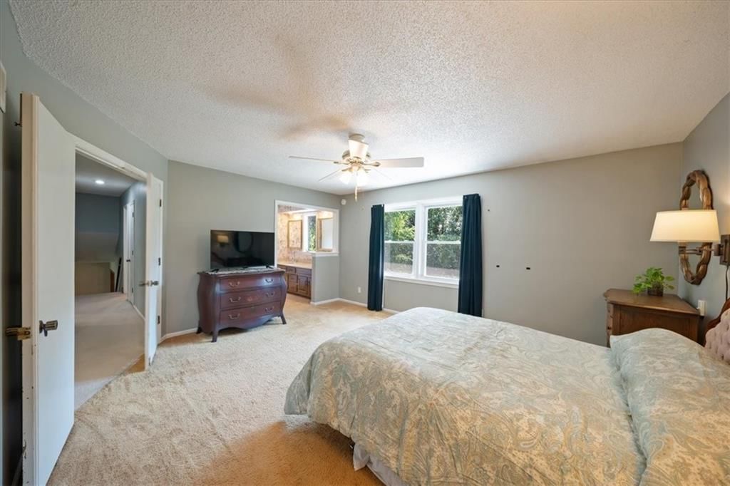 Photo 15 of 31 - 6303 W 108 Terrace, Overland Park, KS 66211