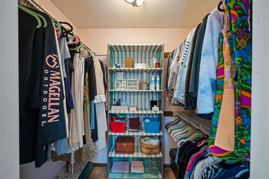 Photo 17 of 31 - 6303 W 108 Terrace, Overland Park, KS 66211
