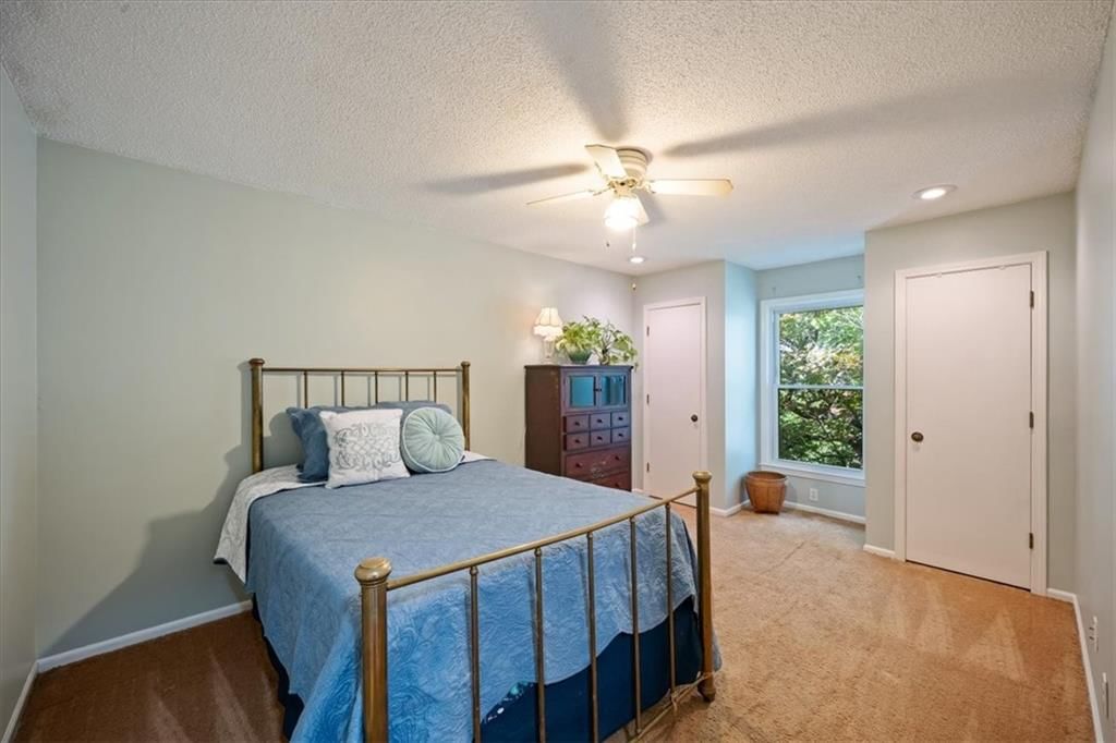 Photo 18 of 31 - 6303 W 108 Terrace, Overland Park, KS 66211